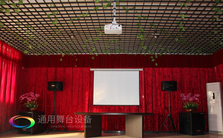 提升舞臺演出效果！舞臺幕布顏色搭配常用色——紅、黃、墨綠三原色