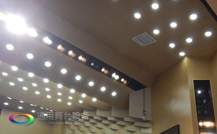 科學(xué)計(jì)劃工期、合理交叉施工，保質(zhì)保量順利完成工程的交付！通用舞臺(tái)阻燃幕布承接羊城廣州培英中學(xué)報(bào)告廳項(xiàng)目！