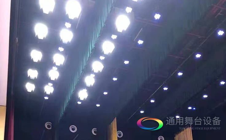 舞臺(tái)燈光常用燈位頂光,配圖詮釋頂光燈位含義