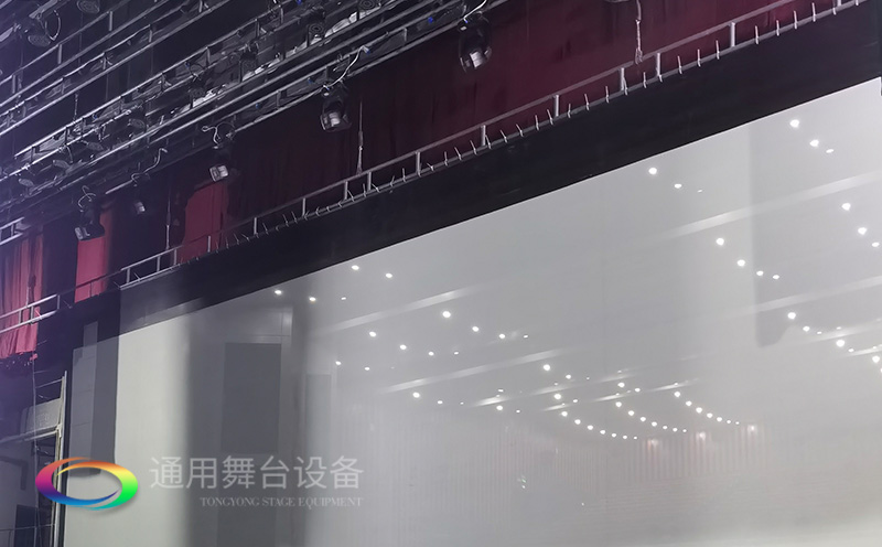 通用舞臺承建：南京曉莊學院報告廳舞臺項目（舞臺音響、舞臺燈光吊桿、幕布...）