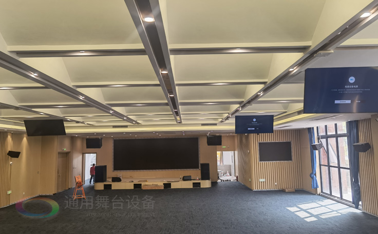 科技賦能，匠心筑造 通用舞臺(tái)吊桿承建南京某學(xué)院報(bào)告廳即將圓滿(mǎn)交付，打造現(xiàn)代化多功能學(xué)術(shù)殿堂